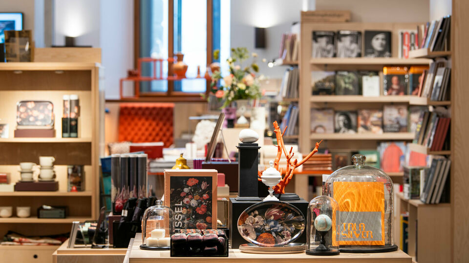 Interiör från museets shop.