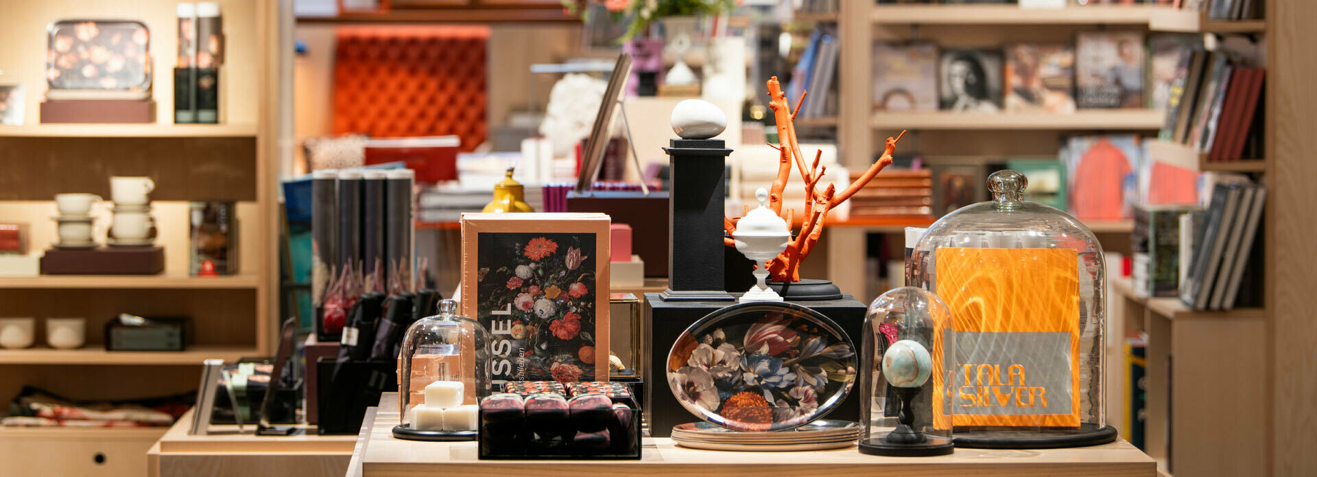 Interiör från museets shop.