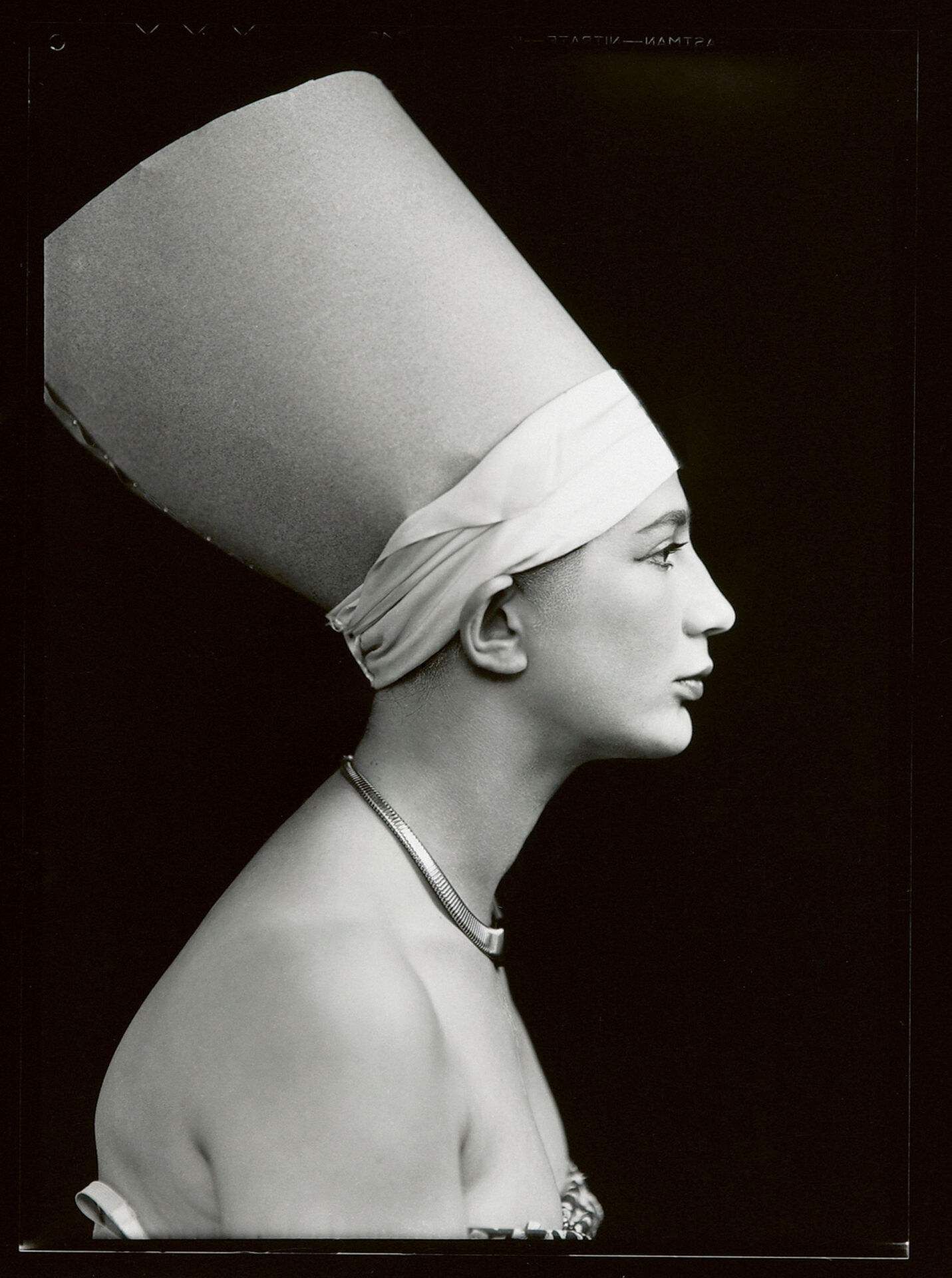 Anna Riwkin, Anna as Nefertiti, c 1930/2004. Silver gelatin print. Moderna Museet, Stockholm. © Anna Riwkin