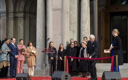 HM King Carl of Sweden cutting the red ribbon