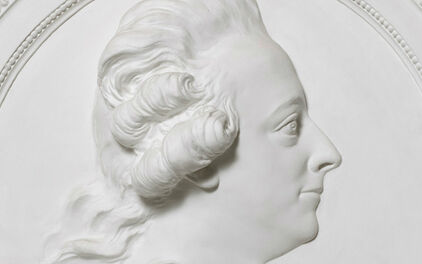 Detalj av gipsmedaljong föreställande kung Gustav III.