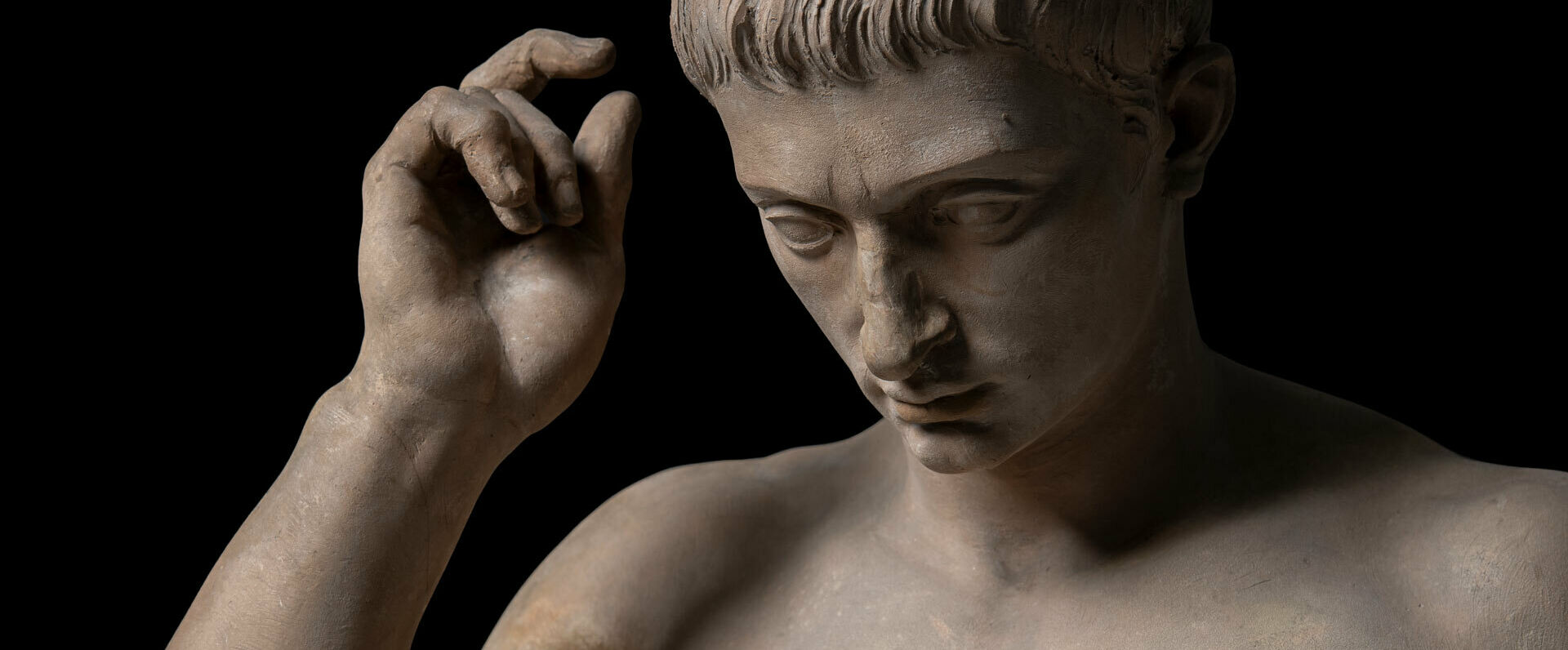 Detalj av terrakottaskulptur föreställande en romersk fältherre.