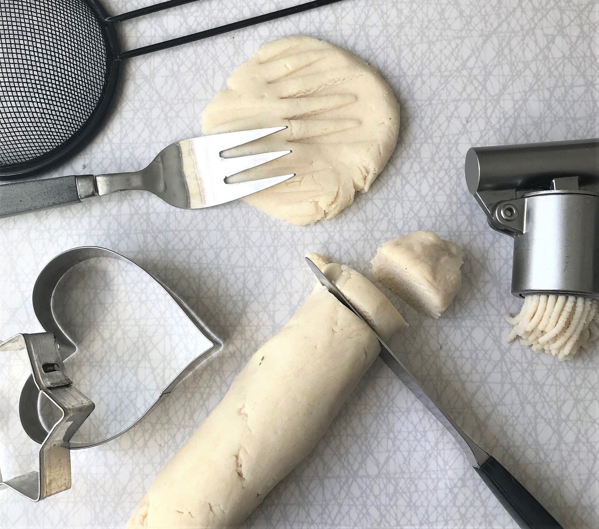 Gör en matskulptur av trolldeg.