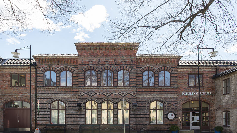 Tegelfasad på gamla torkhuset i Gustavsberg, nuvarande Gustavsbergs Porslinsmuseum.