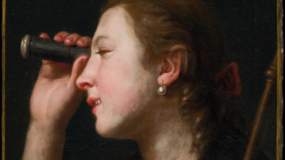 Målning av en flicka i profil. Hon håller en liten tubkikare framför ena ögat och kisar med det andra.