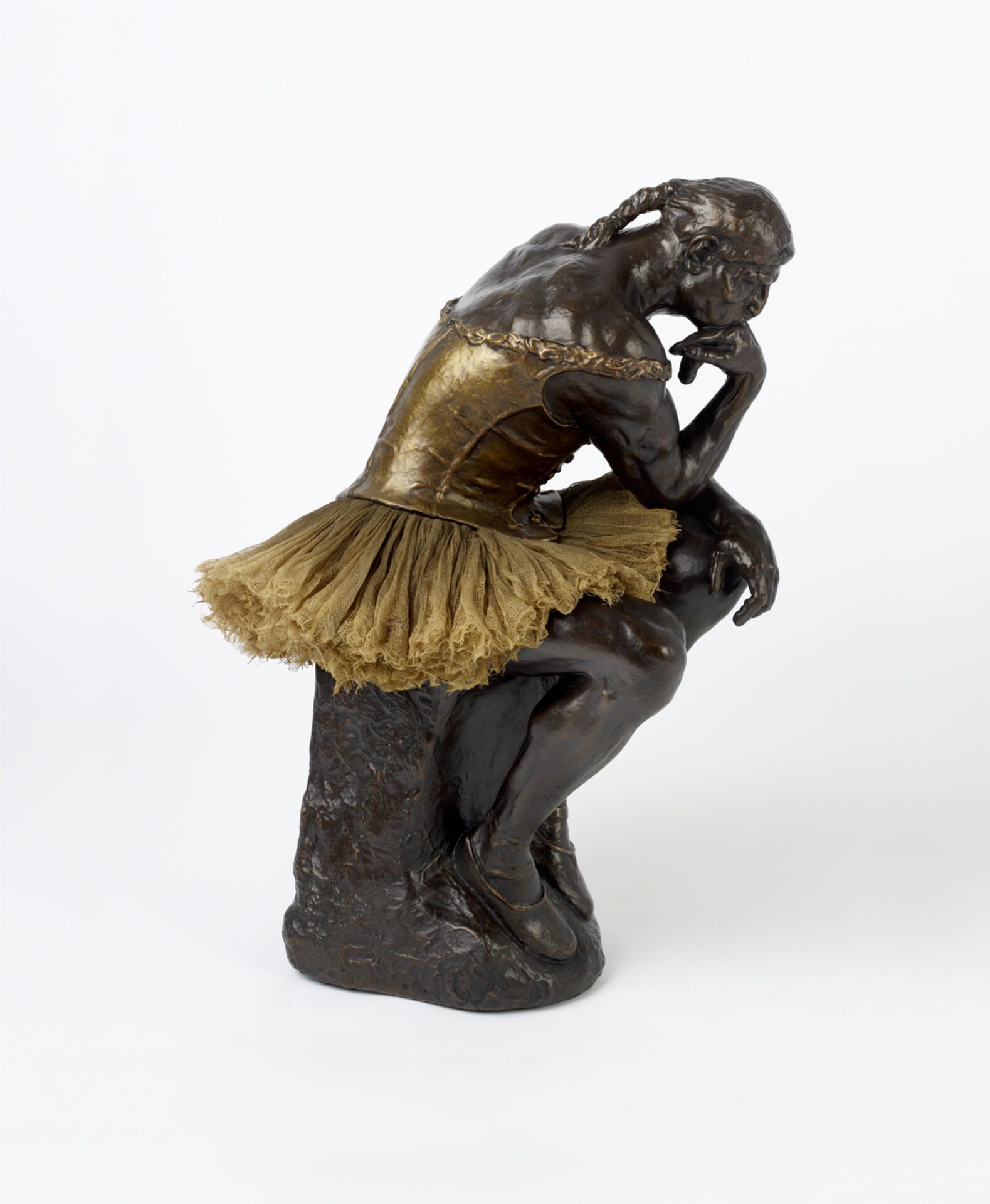 Nancy Fouts, Tänkaren (efter Rodin/Degas), 2014. Brons och florstyg. Nancy Fouts’ Private Collection. © Nancy Fouts. Photo: Dominic Lee.