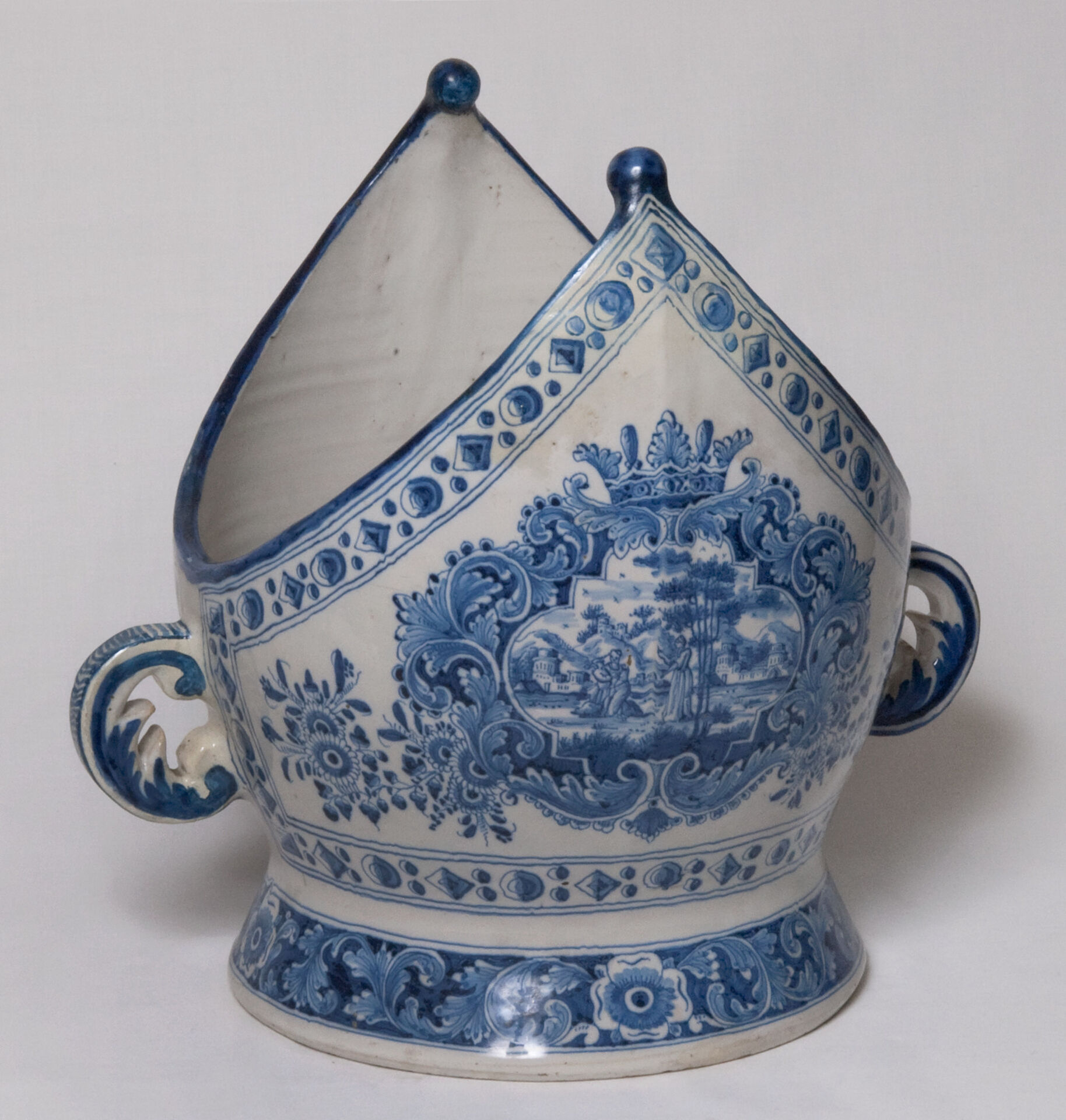 Fajansfabriken Store Kongensgade, Okänd, Bål, s.k. "Bispebolle", Tillv. 1726 - 1748, Fajans med målad dekor