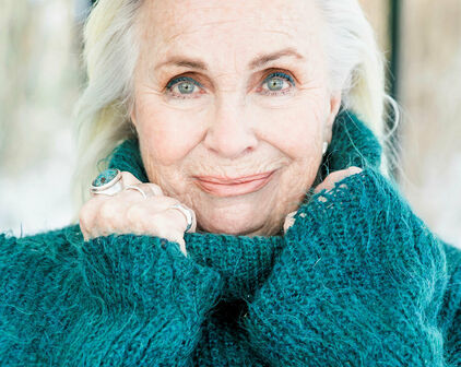 Fotografiskt porträtt av en kvinna.