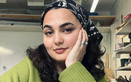 Fotografiskt porträtt av en ung kvinna.