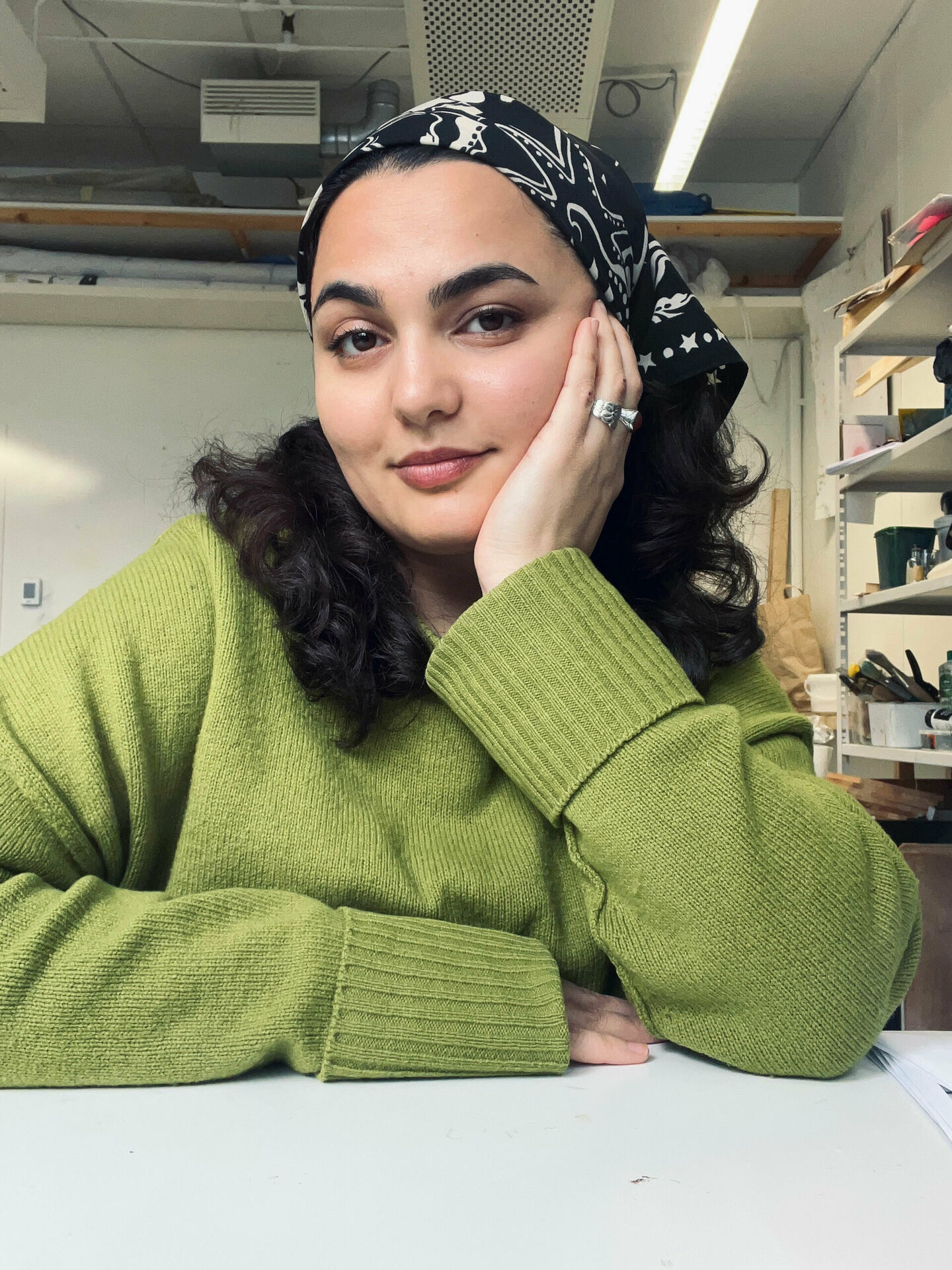 Fotografiskt porträtt av en ung kvinna.